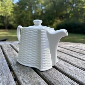 White Textured Porcelain Teapot with Lid – Vintage-Inspired, 6.5” Tall